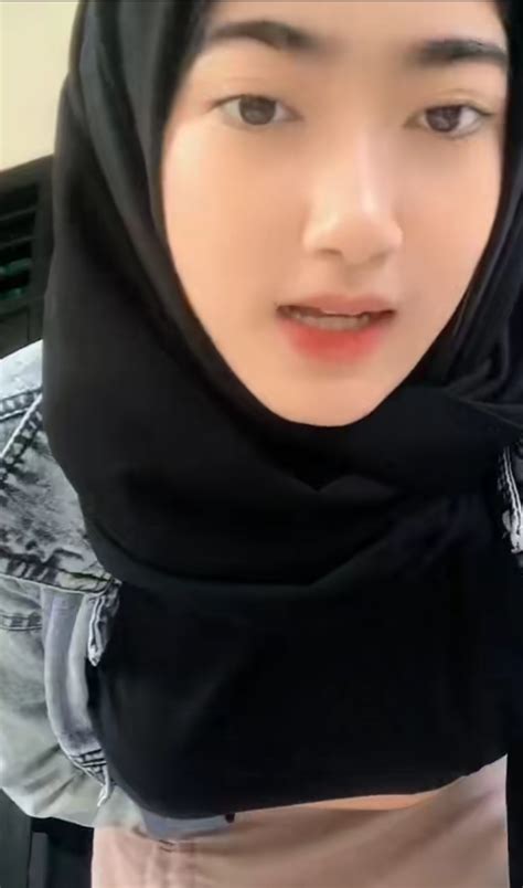 Bokep Indo ABG SMP Jilbab di Gilir Temannya